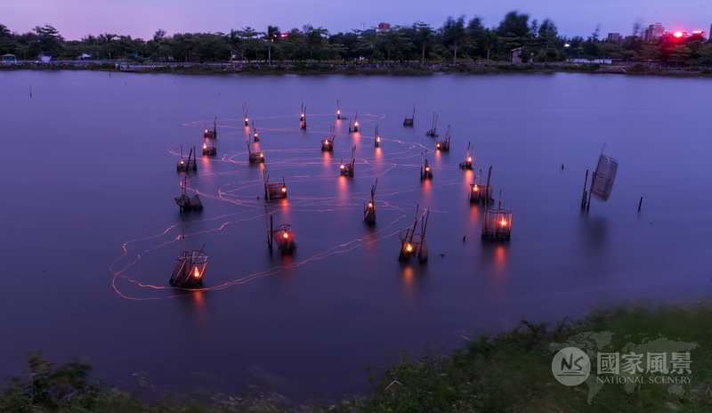 阿枫 101人访问   关注作者 5 人文  简介:虾灯是广西防城港市